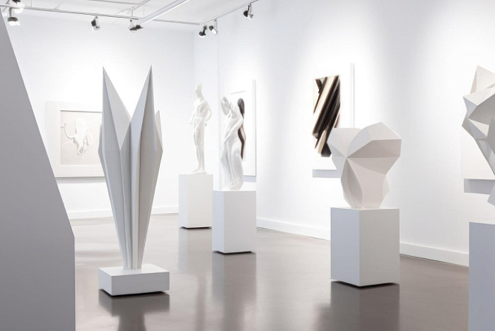 Большая переговорная комната